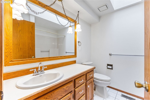 full bathroom featuring tile patterned flooring, vanity, toilet, baseboards, and visible vents