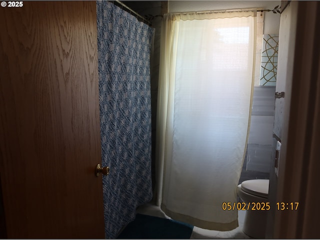 537 Hall St, Woodburn, OR 97071 - bathroom with curtained shower and toilet
