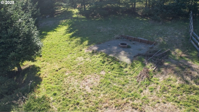 view of yard featuring an outdoor fire pit