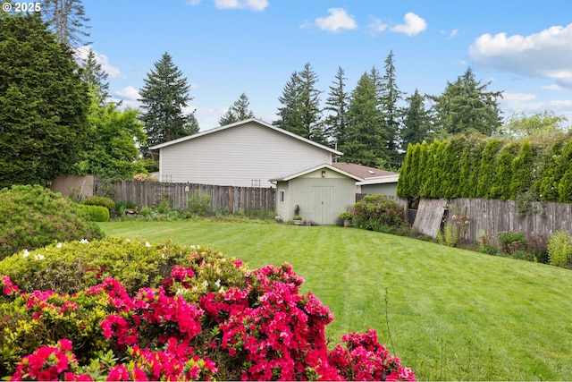 1627 NE 143rd Ave, Portland, OR 97230 - view of yard with an outbuilding