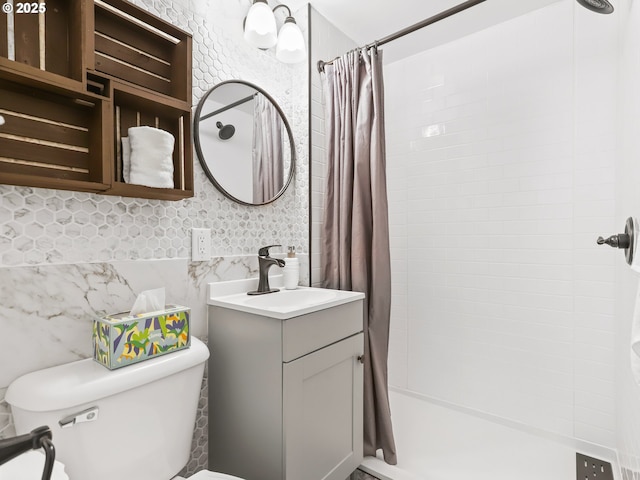 bathroom with curtained shower, vanity, and toilet