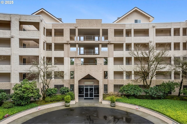 6665 W Burnside Rd, Portland, OR 97210 - view of apartment building / complex