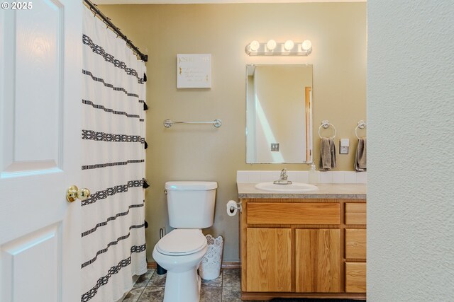 595 Cozy Way, Woodburn, OR 97071 - bathroom with vanity and curtained shower