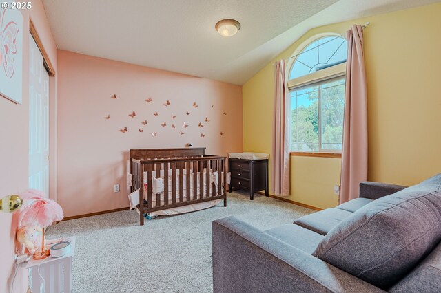 595 Cozy Way, Woodburn, OR 97071 - bedroom featuring vaulted ceiling, carpet flooring, and a closet