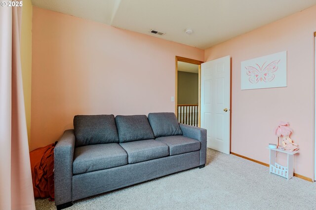 595 Cozy Way, Woodburn, OR 97071 - carpeted living room featuring baseboards