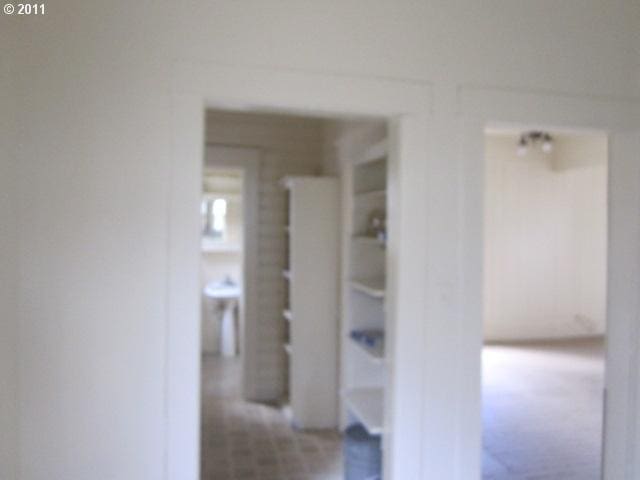 1725 SE Mill St, Roseburg, OR 97470 - view of hallway