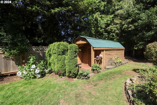 view of outdoor structure with a yard