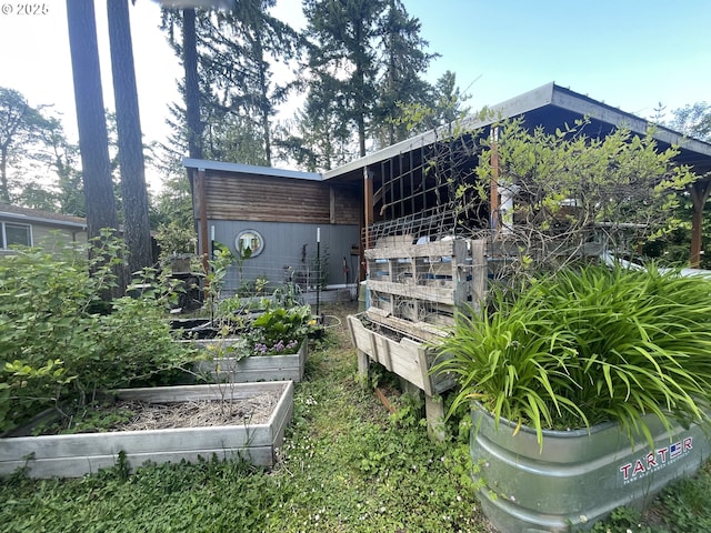 34360 NE Colorado Lake Dr Unit 996, Corvallis, OR 97333 - rear view of property featuring a garden