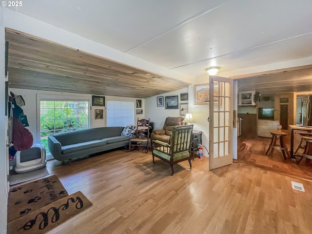 34360 NE Colorado Lake Dr Unit 996, Corvallis, OR 97333 - living room with light wood finished floors and vaulted ceiling