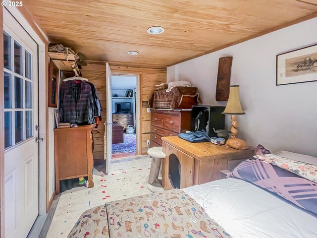 34360 NE Colorado Lake Dr Unit 996, Corvallis, OR 97333 - bedroom featuring wooden ceiling and recessed lighting