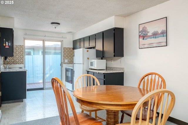 10904 SW 62nd Pl, Portland, OR 97219 - dining space with light floors and a textured ceiling