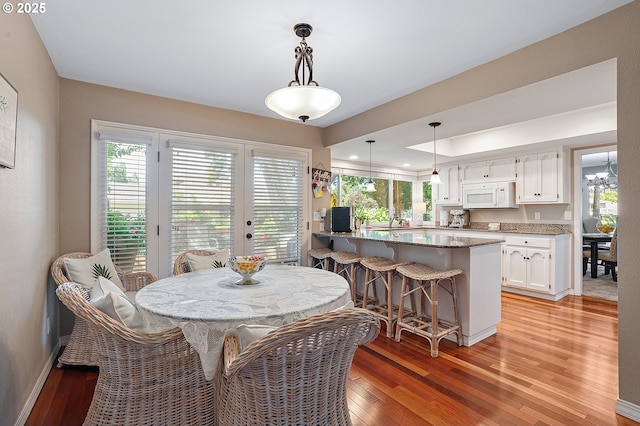 7250 SW Arbor Lake Dr, Wilsonville, OR 97070 - dining room with light wood-type flooring, plenty of natural light, and baseboards