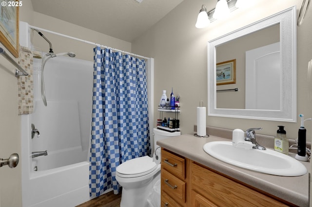 25246 Corky Ln, Veneta, OR 97487 - full bath featuring vanity, shower / bath combination with curtain, and wood finished floors