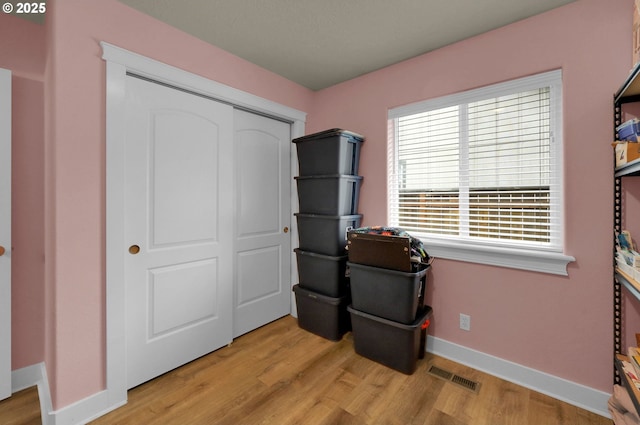25246 Corky Ln, Veneta, OR 97487 - bedroom featuring light wood-style floors and a closet
