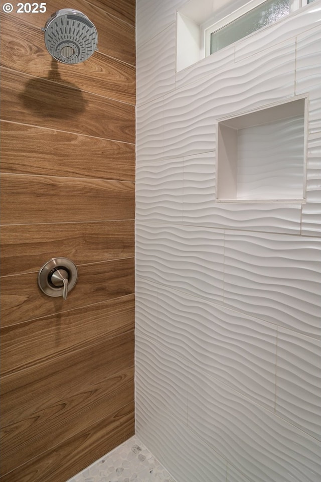 full bathroom featuring tiled shower