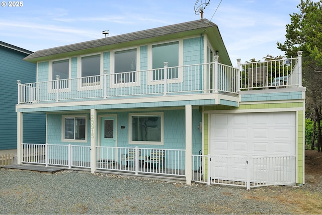 view of front facade featuring a garage