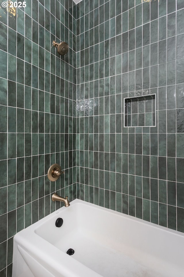 7557 N Gilbert Ave, Portland, OR 97203 - bathroom featuring  shower combination