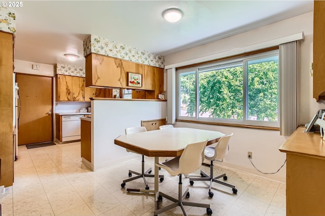 14385 SW Hargis Rd, Beaverton, OR 97008 - dining space featuring baseboards and an office area