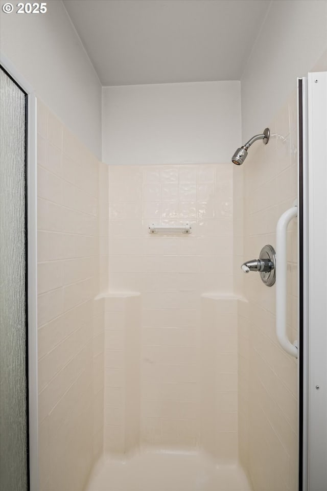 82091 Lost Valley Ln, Dexter, OR 97431 - full bath with a shower stall