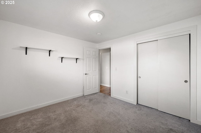 unfurnished bedroom featuring a closet, carpet, and baseboards