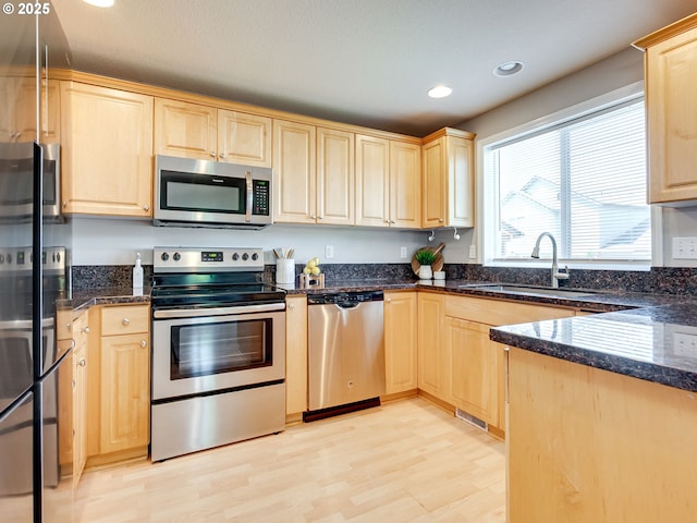 1091 56th St, Washougal, WA 98671 - kitchen with stainless steel appliances, a sink, light brown cabinets, light wood-style floors, and recessed lighting