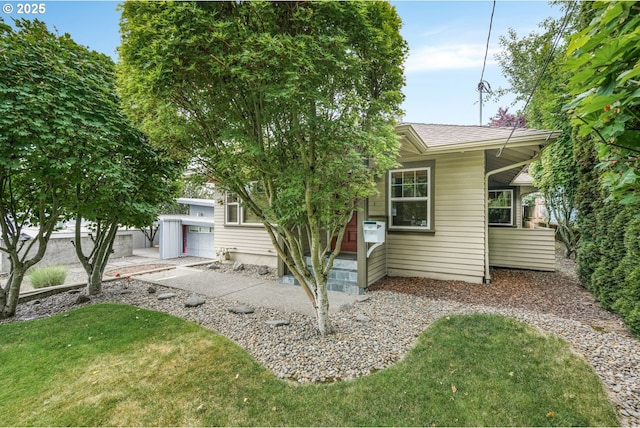 7307 SW Capitol Hwy, Portland, OR 97219 - view of front of house with a front lawn and a shingled roof