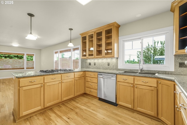 7307 SW Capitol Hwy, Portland, OR 97219 - kitchen featuring stainless steel appliances, a peninsula, light wood-type flooring, backsplash, and pendant lighting