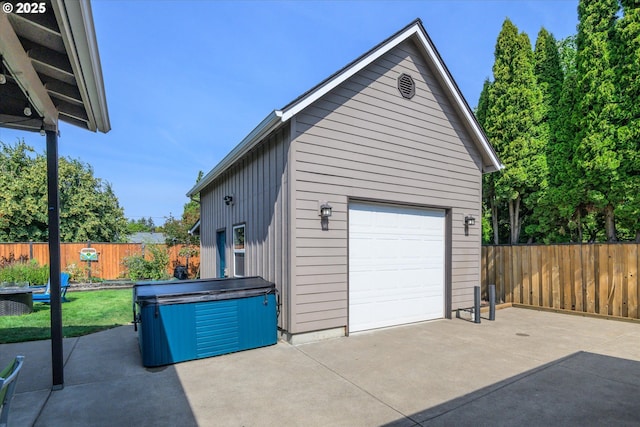 870 Sheraton Dr, Eugene, OR 97401 - detached garage featuring driveway