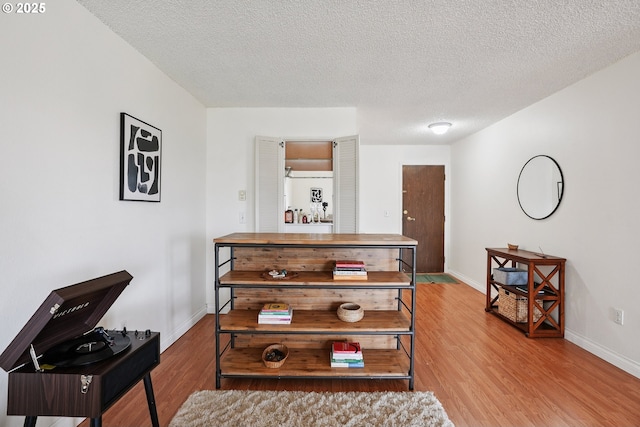 5585 E Evergreen Blvd, Vancouver, WA 98661 - interior space with wood finished floors and a textured ceiling