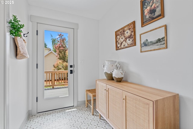 625 NE 69th Ave, Portland, OR 97213 - entryway with light flooring and baseboards