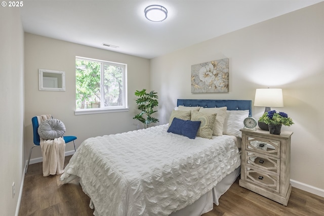 1109 SW 15th St, Lincoln City, OR 97367 - bedroom featuring baseboards and wood finished floors