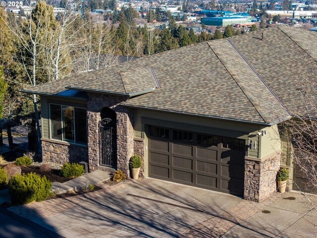 view of front facade featuring a garage