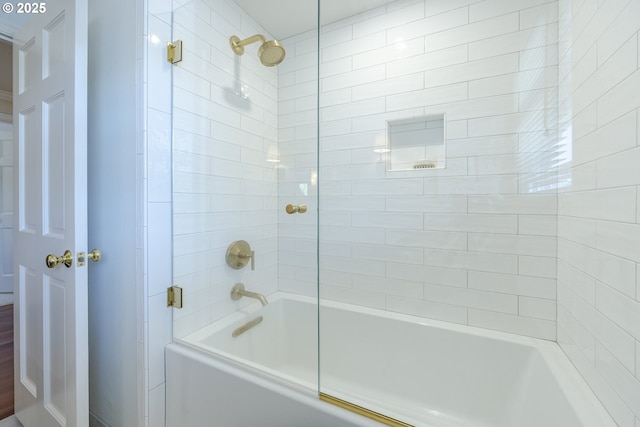 full bathroom with enclosed tub / shower combo