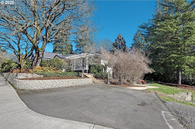 view of front of house with driveway