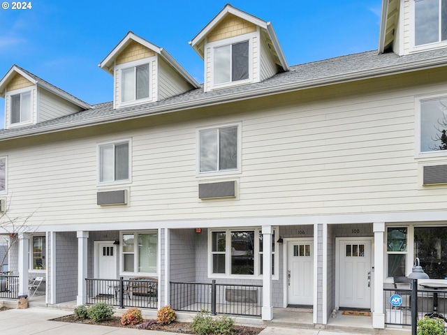 view of front of property featuring covered porch