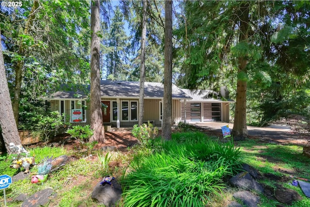 single story home featuring a carport