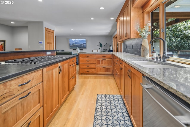 kitchen with stainless steel dishwasher, recessed lighting, tasteful backsplash, a breakfast bar area, and light wood-style flooring