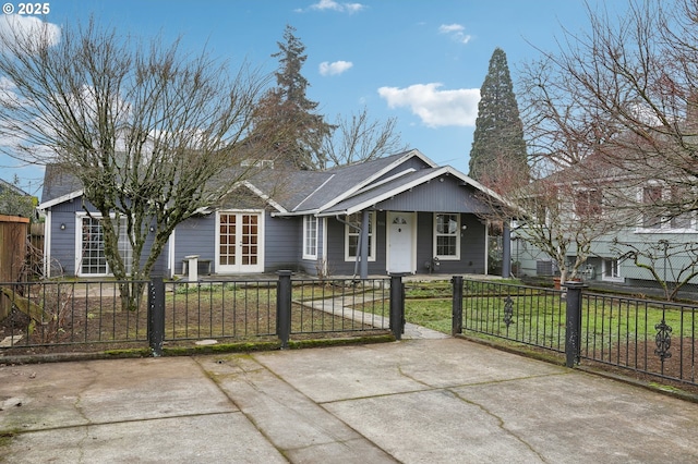 view of front of property with a front lawn