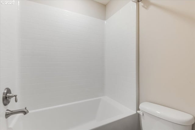 7119 NE 152nd Pl, Vancouver, WA 98682 - bathroom with toilet and washtub / shower combination