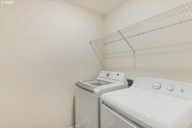 7119 NE 152nd Pl, Vancouver, WA 98682 - laundry room featuring washing machine and dryer