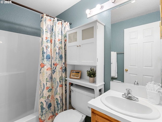 full bathroom featuring vanity, toilet, and shower / tub combo with curtain