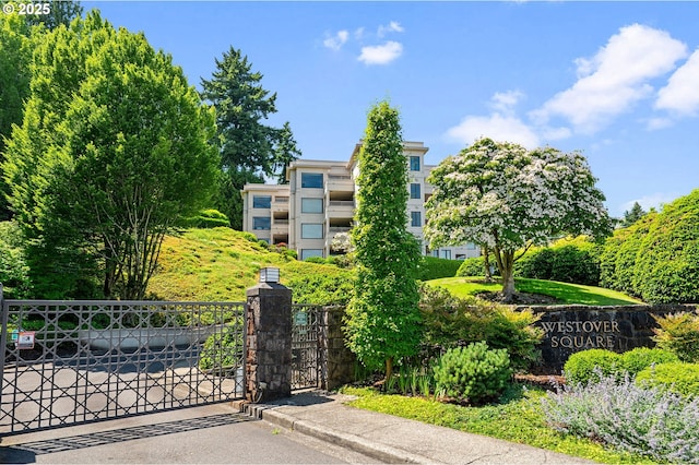 766 NW Westover Sq, Portland, OR 97210 - view of gate
