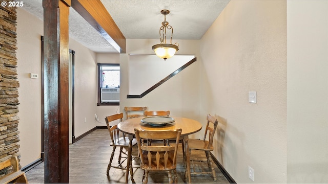 468 E Sunset Dr, Hermiston, OR 97838 - dining space with wood finished floors, cooling unit, and a textured ceiling
