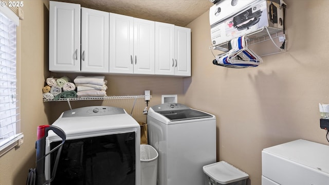 468 E Sunset Dr, Hermiston, OR 97838 - laundry area with independent washer and dryer and cabinet space