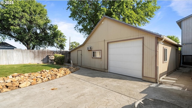 468 E Sunset Dr, Hermiston, OR 97838 - detached garage with driveway and a wall mounted air conditioner