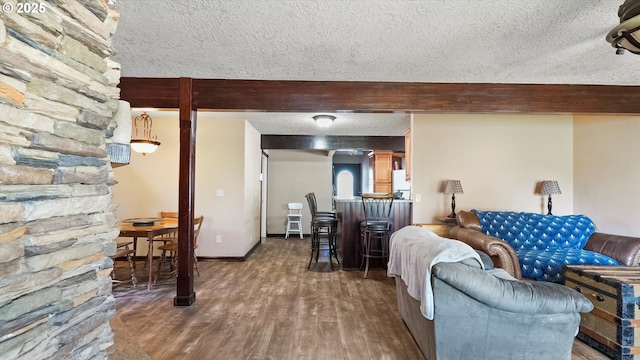 468 E Sunset Dr, Hermiston, OR 97838 - living area featuring a textured ceiling, wood finished floors, and beamed ceiling