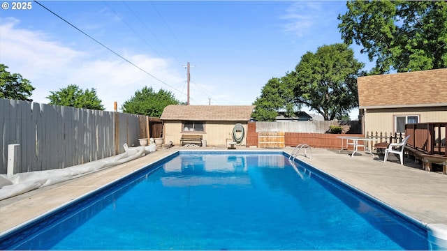 468 E Sunset Dr, Hermiston, OR 97838 - view of pool featuring a fenced backyard, a patio area, and a storage shed