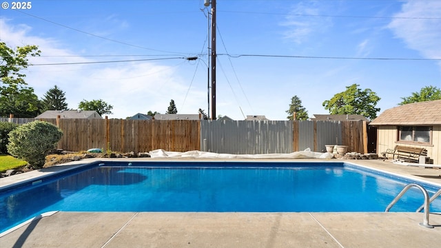 468 E Sunset Dr, Hermiston, OR 97838 - view of pool featuring a fenced backyard and a patio