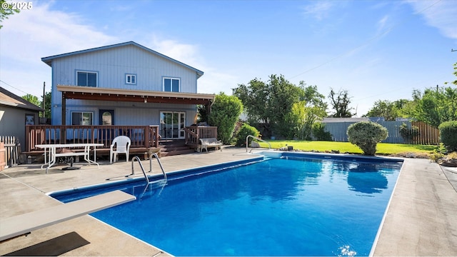 468 E Sunset Dr, Hermiston, OR 97838 - view of swimming pool with a patio, a deck, and a diving board