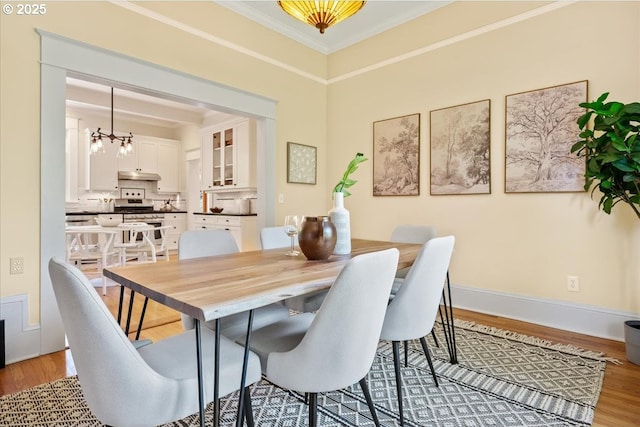 1520 SE 54th Ave, Portland, OR 97215 - dining space featuring wood finished floors, crown molding, and a chandelier